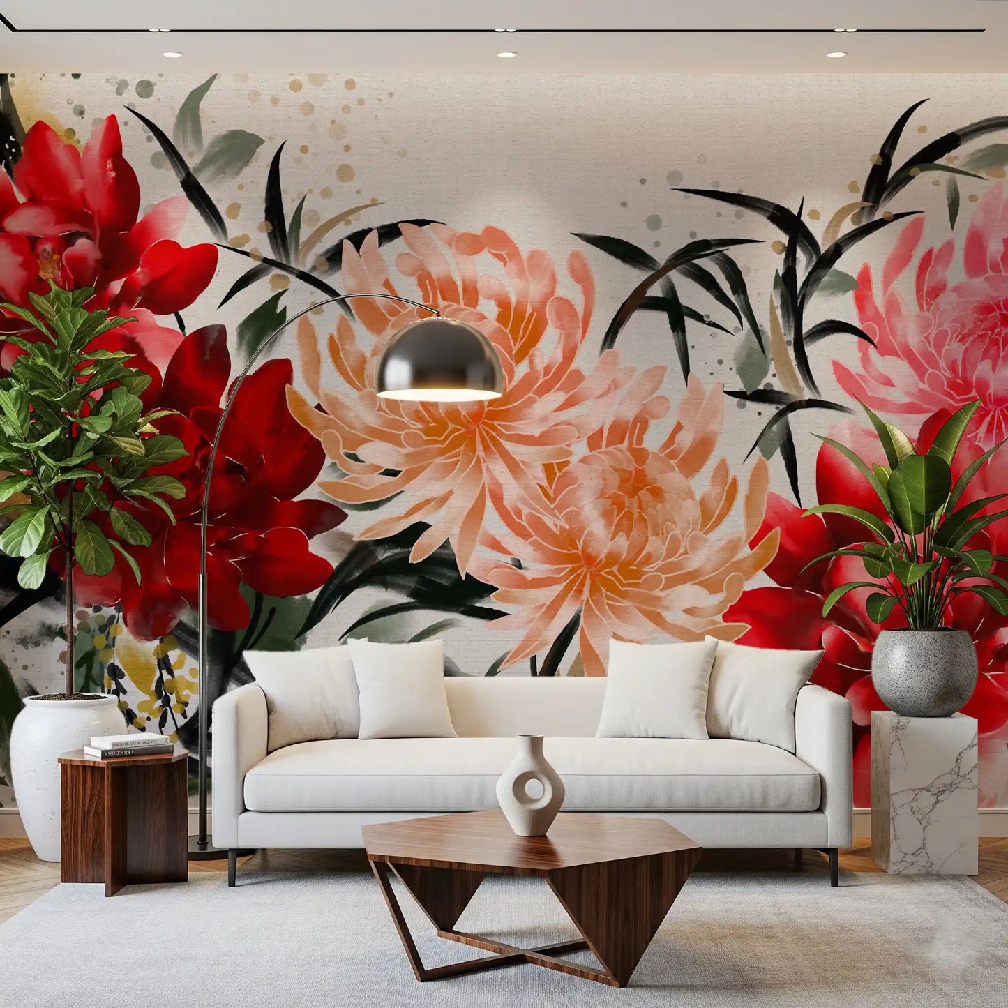 Wandbild mit karminroten und pfirsichfarbenen Blumen in Tuschewaschoptik