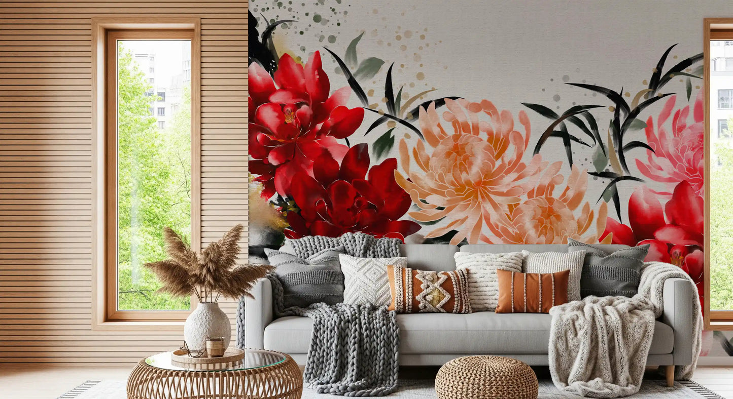 Wandbild mit karminroten und pfirsichfarbenen Blumen in Tuschewaschoptik