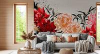 Wandbild mit karminroten und pfirsichfarbenen Blumen in Tuschewaschoptik