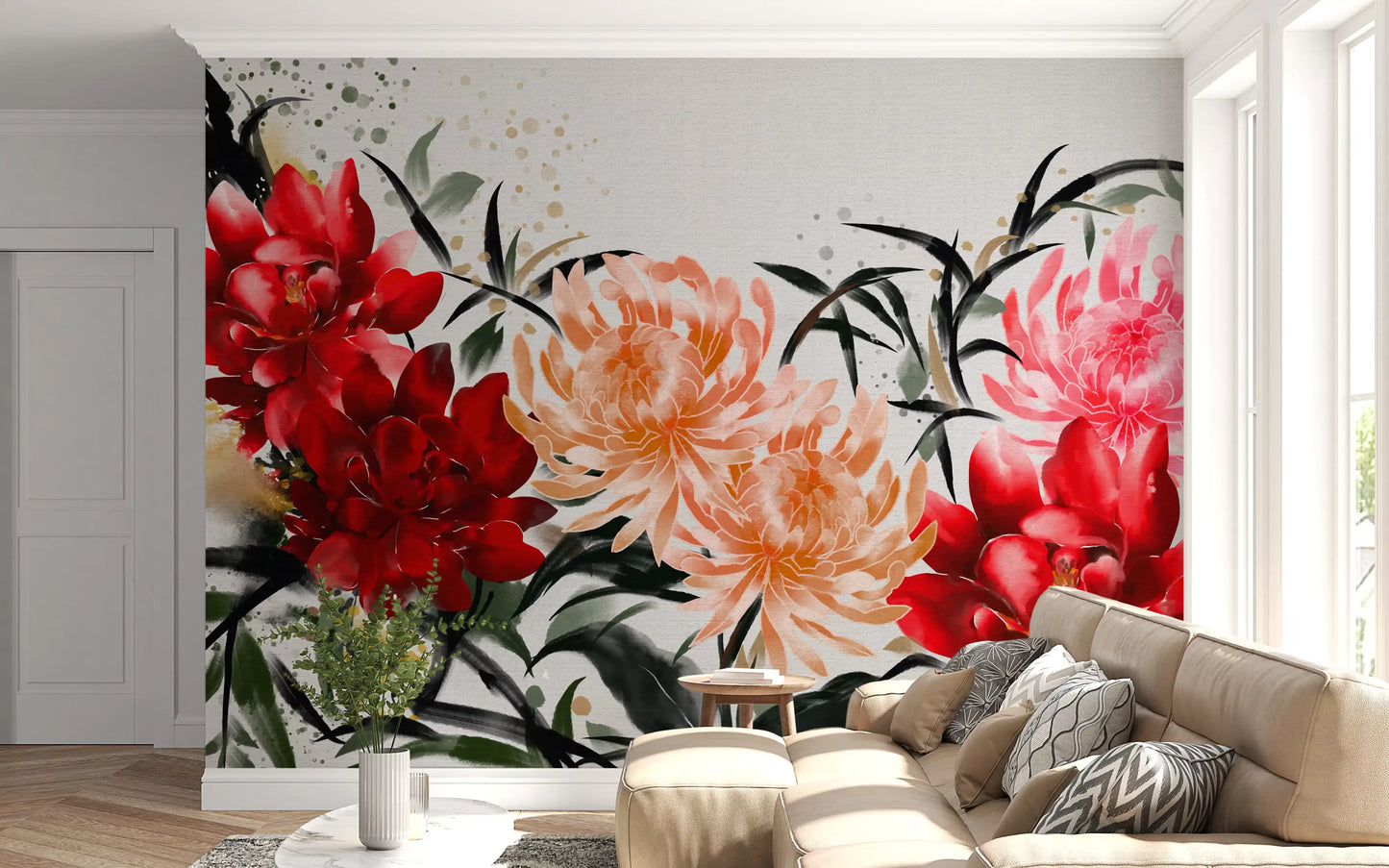 Wandbild mit karminroten und pfirsichfarbenen Blumen in Tuschewaschoptik