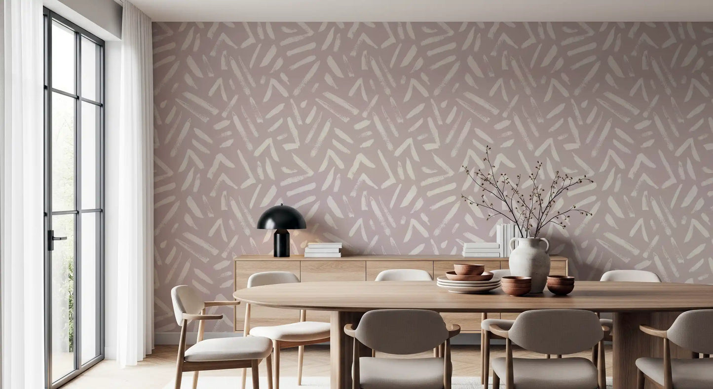 Abstrakt tapet med penselstrøg i creme og blush