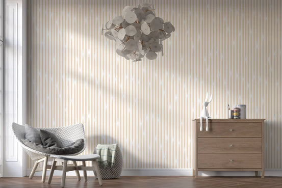 Cremefarvet og beige tapet med sammenflettede striber