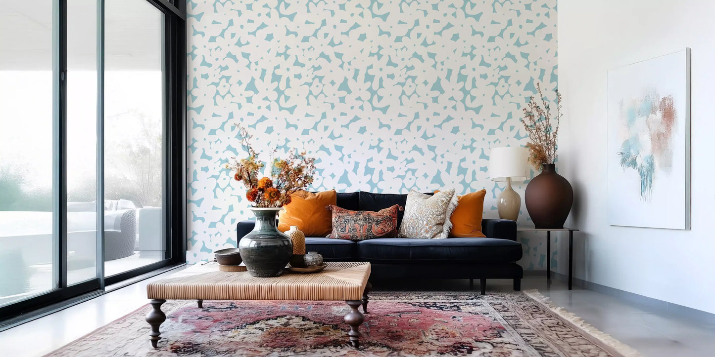 Tapete mit zartblauen floralen Silhouetten