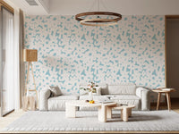 Tapete mit zartblauen floralen Silhouetten