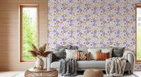 Botanische Blüten-Tapete in Lavendel und Gold