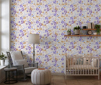 Botanische Blüten-Tapete in Lavendel und Gold