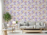 Botanische Blüten-Tapete in Lavendel und Gold