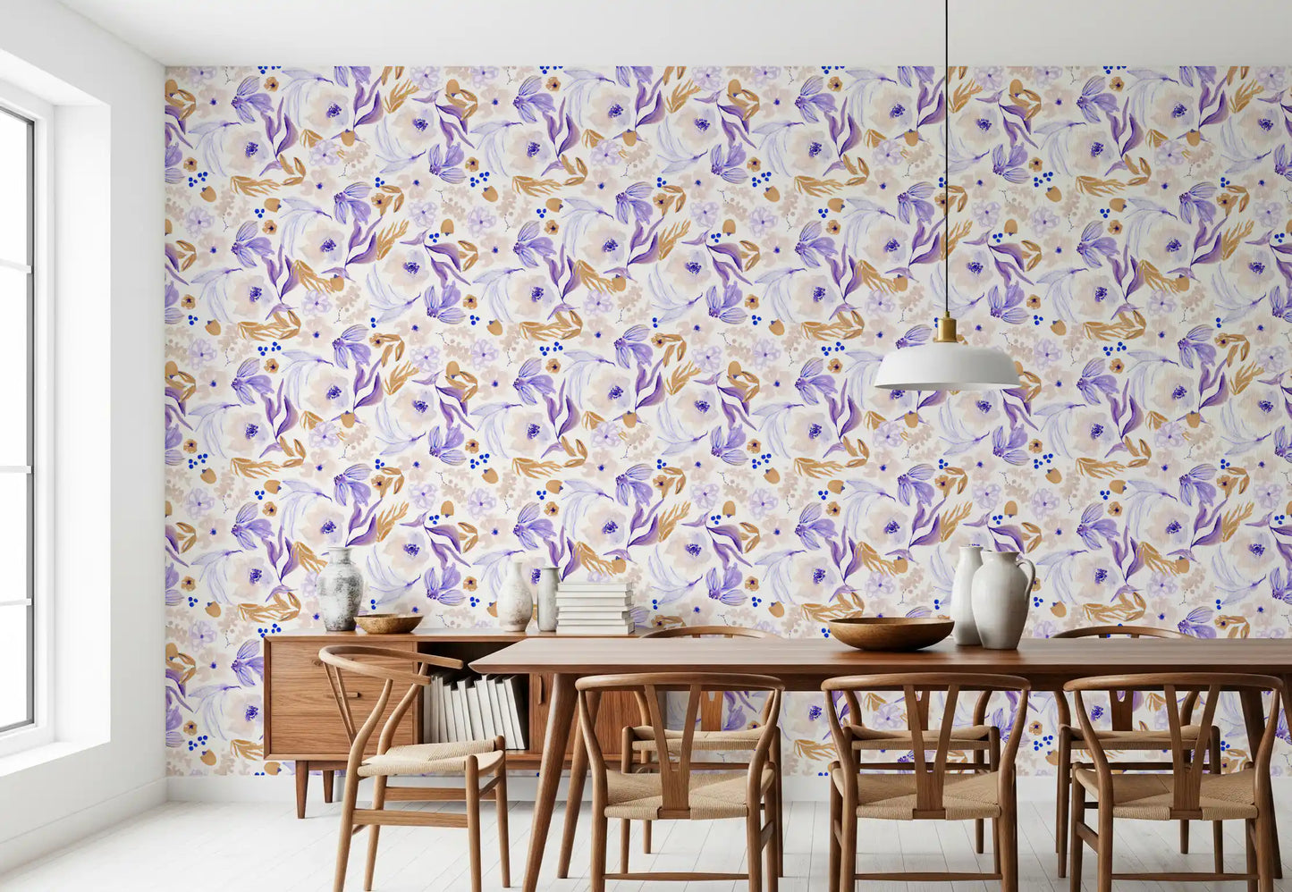 Botanische Blüten-Tapete in Lavendel und Gold