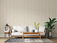 Botanische Tapete mit goldenen Blattstreifen