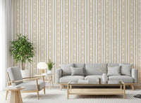 Botanische Tapete mit goldenen Blattstreifen