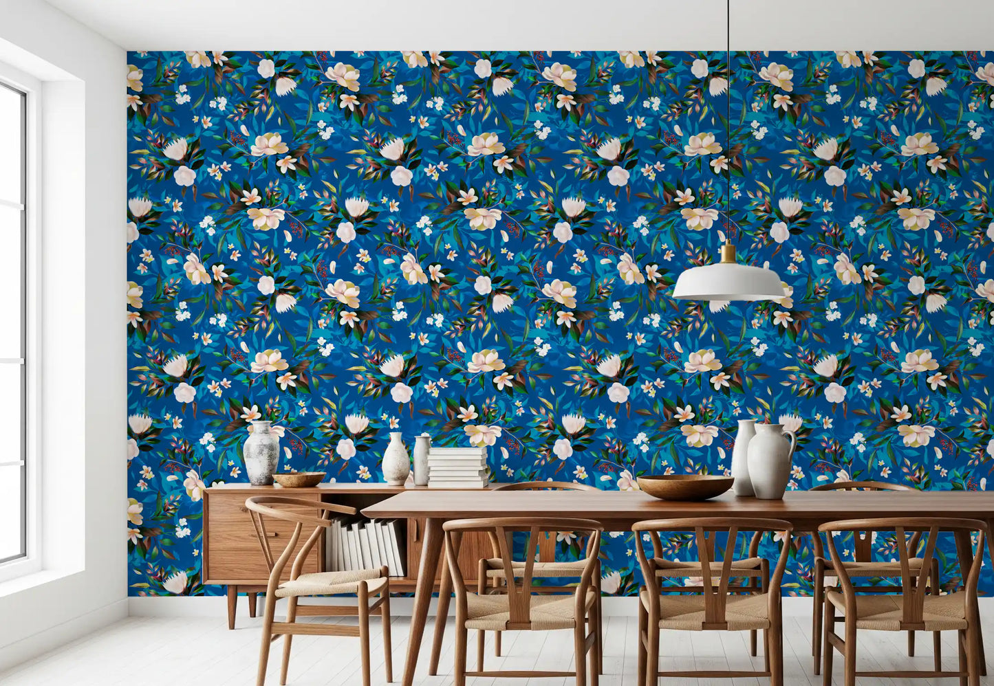 Papier peint botanique à fleurs indigo profond