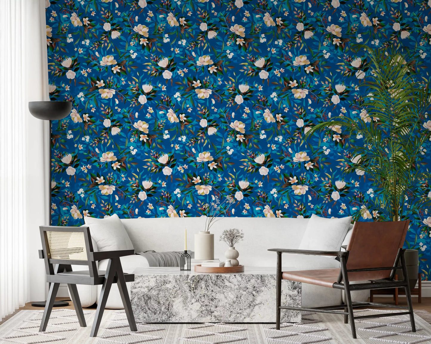 Papier peint botanique à fleurs indigo profond