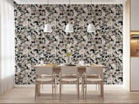 Rustikt tapet med kunstneriske silhuetter af blomster