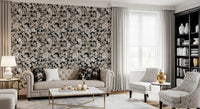 Rustikt tapet med kunstneriske silhuetter af blomster