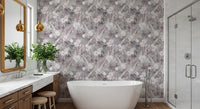 Dezent tropische Palmen- und Blumenmuster-Tapete „Drift“