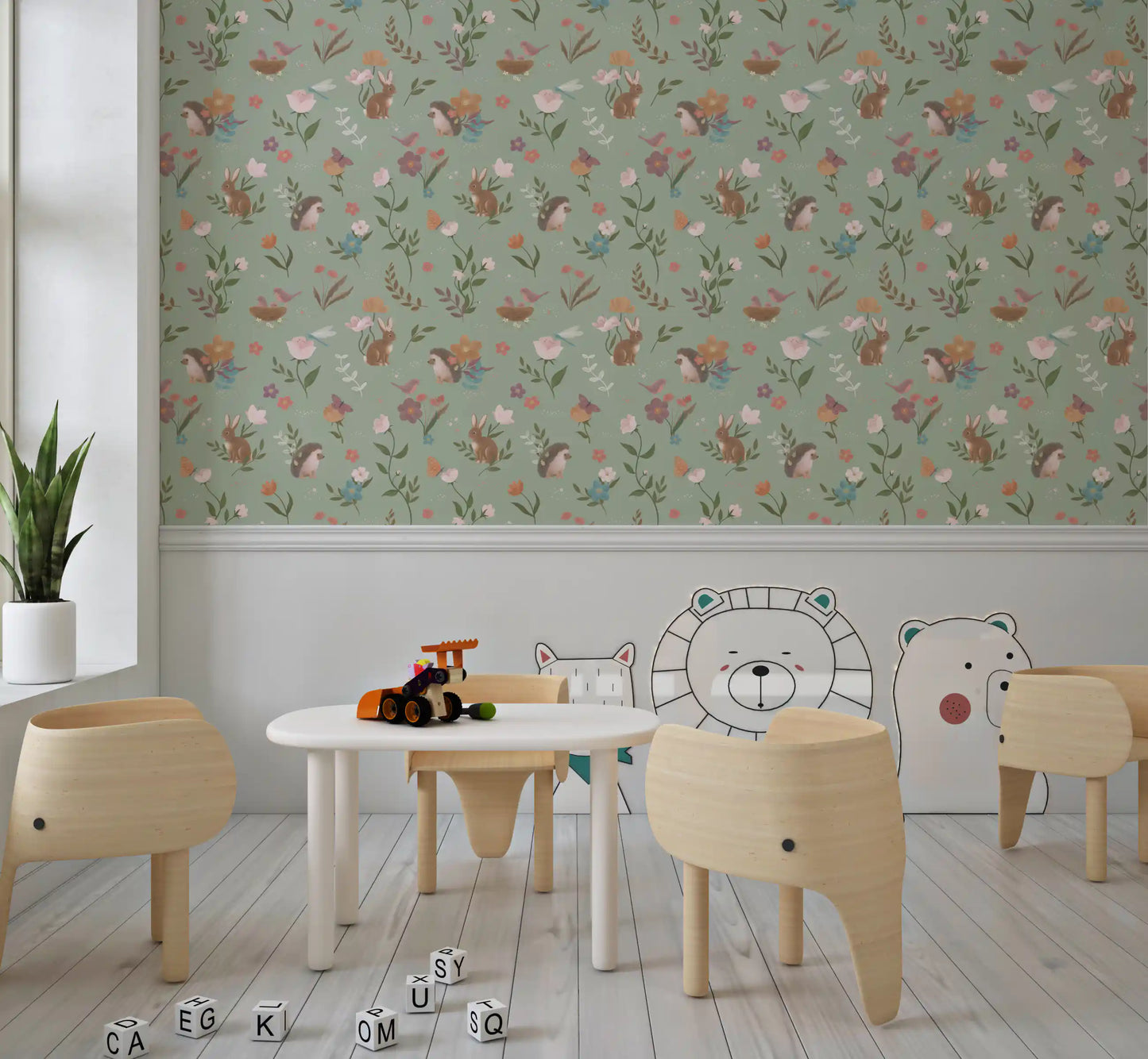 Behang met bosvriendjes en een bloemenweide