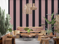 Papel pintado de rayas en gris carbón y rosa empolvado