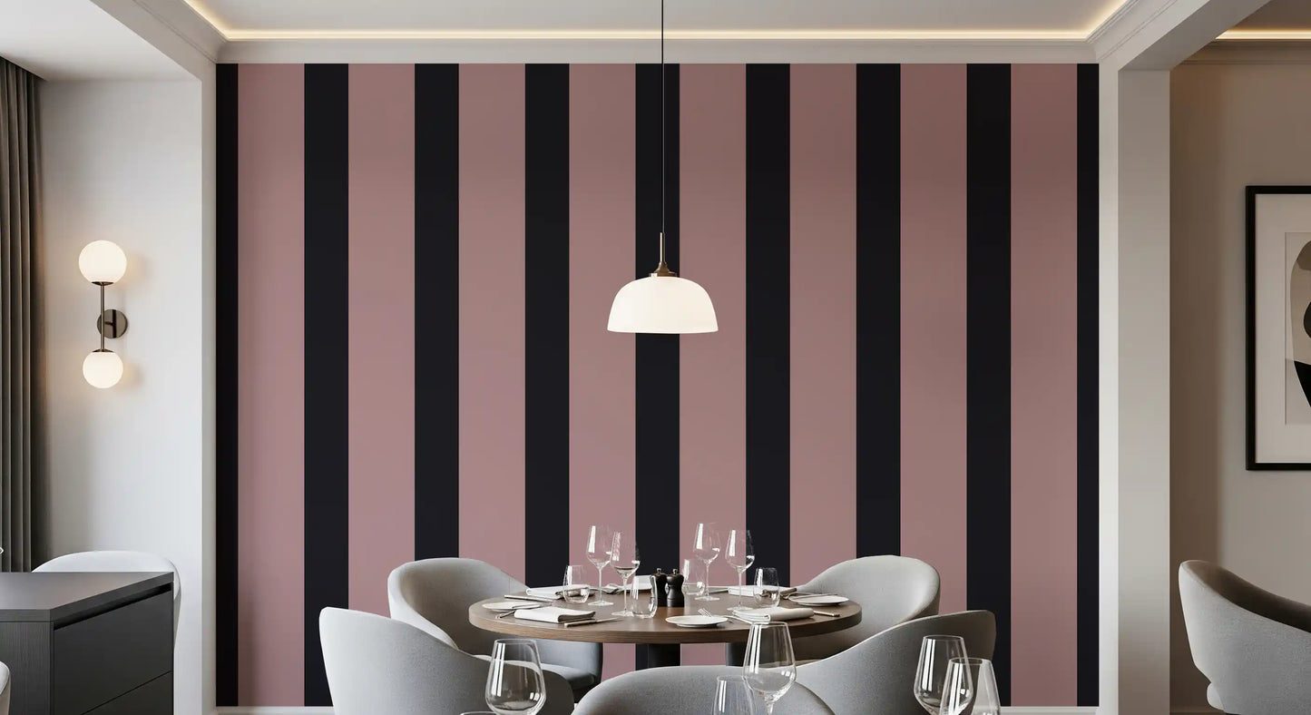 Papel pintado de rayas en gris carbón y rosa empolvado