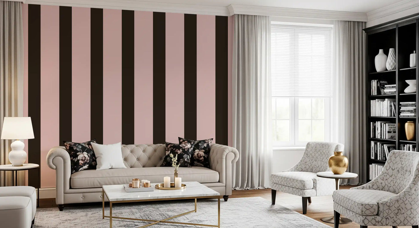 Tapet med stribet mønster i mokka og blush