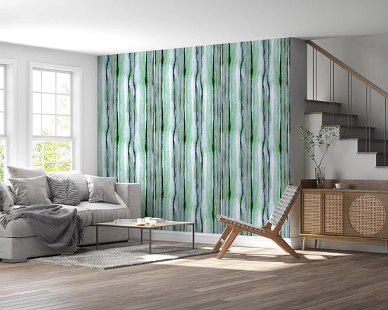 Behang met verticale aquarelstrepen in groentinten