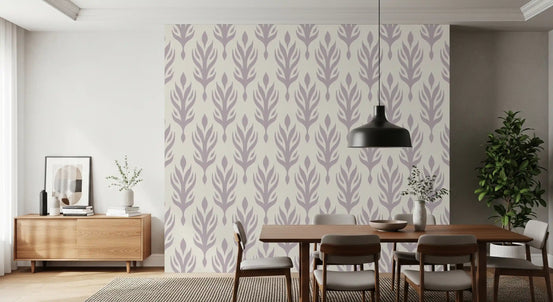 Zacht lavendelkleurig botanisch symmetrisch behang