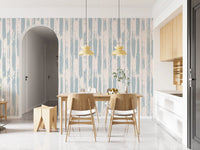 Carta da parati rustica a strisce con pennellate blu
