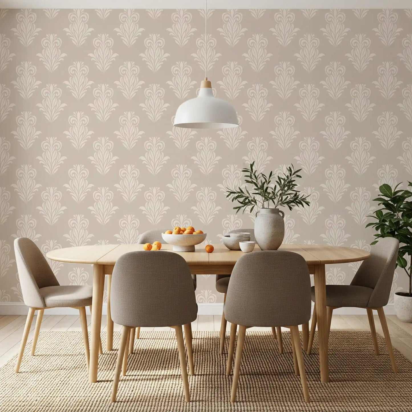 Papier peint à motif de volutes damassées crème