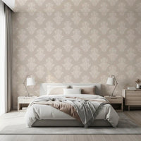 Papier peint à motif de volutes damassées crème