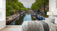 Vægmaleri med spejling af Amsterdams flodbredder