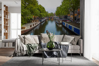 Vægmaleri med spejling af Amsterdams flodbredder