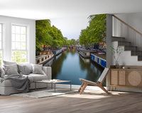 Vægmaleri med spejling af Amsterdams flodbredder