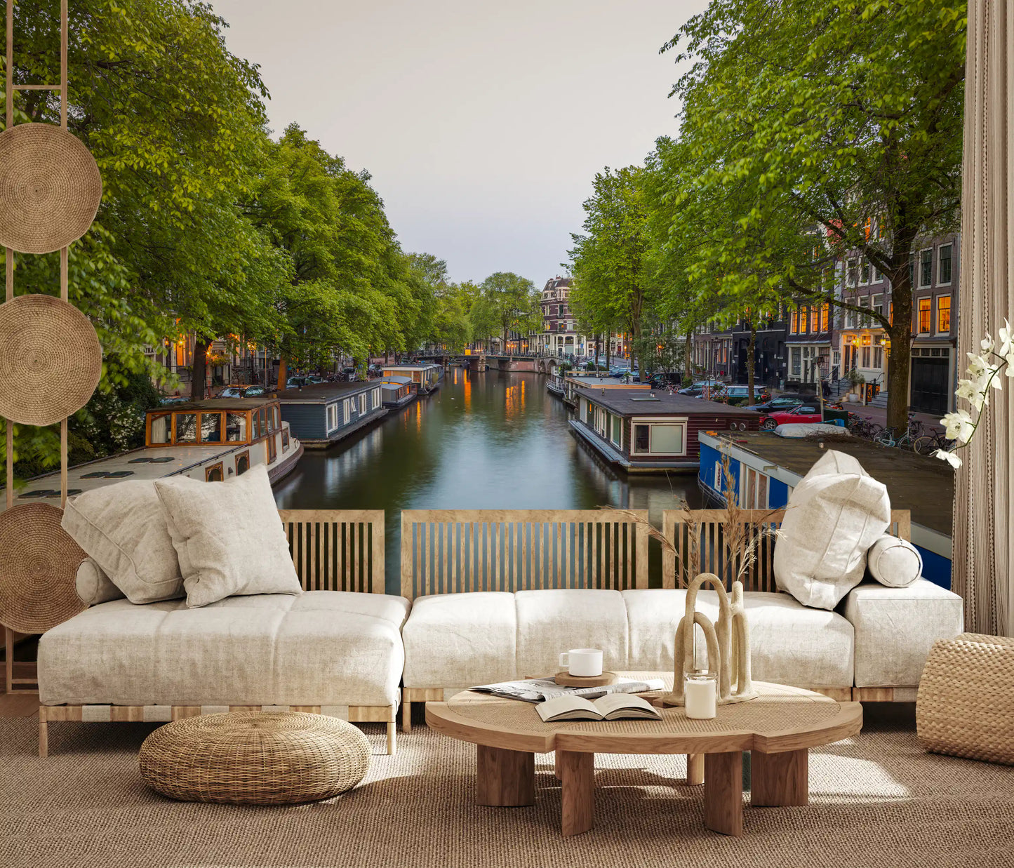 Vægmaleri med spejling af Amsterdams flodbredder
