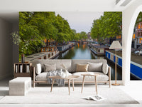 Vægmaleri med spejling af Amsterdams flodbredder