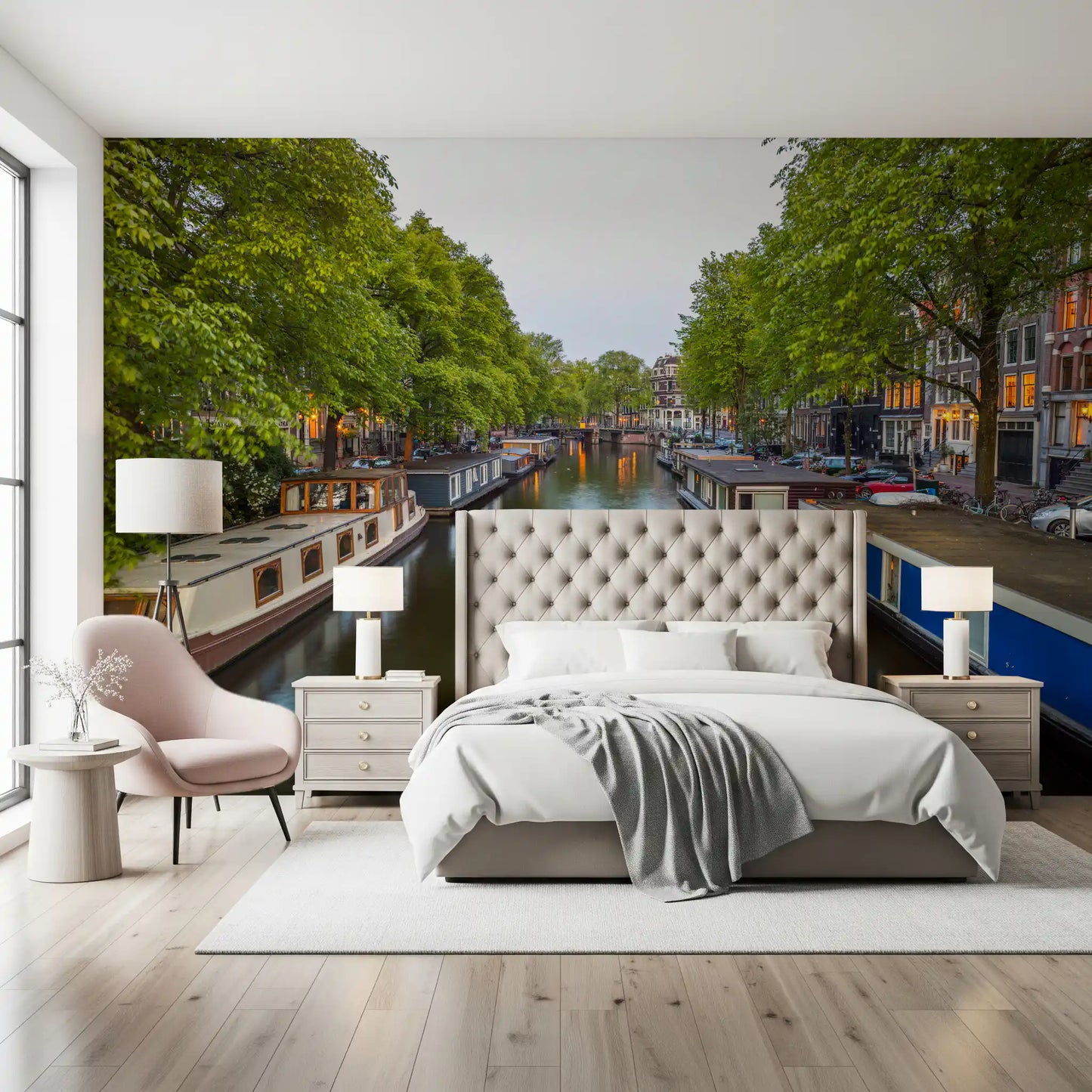 Vægmaleri med spejling af Amsterdams flodbredder