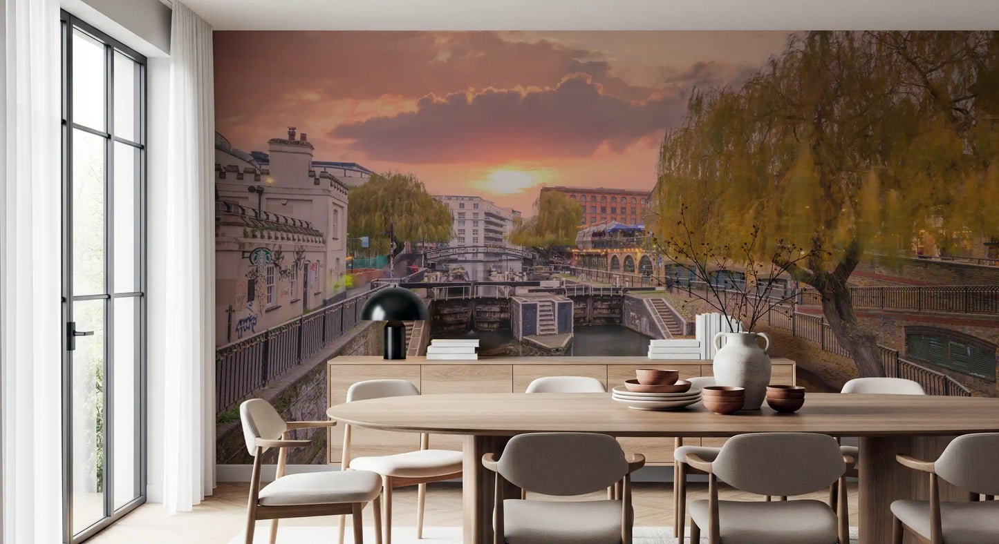 Fresque murale panoramique « Chapelle en pierre sombre dans un cimetière »
