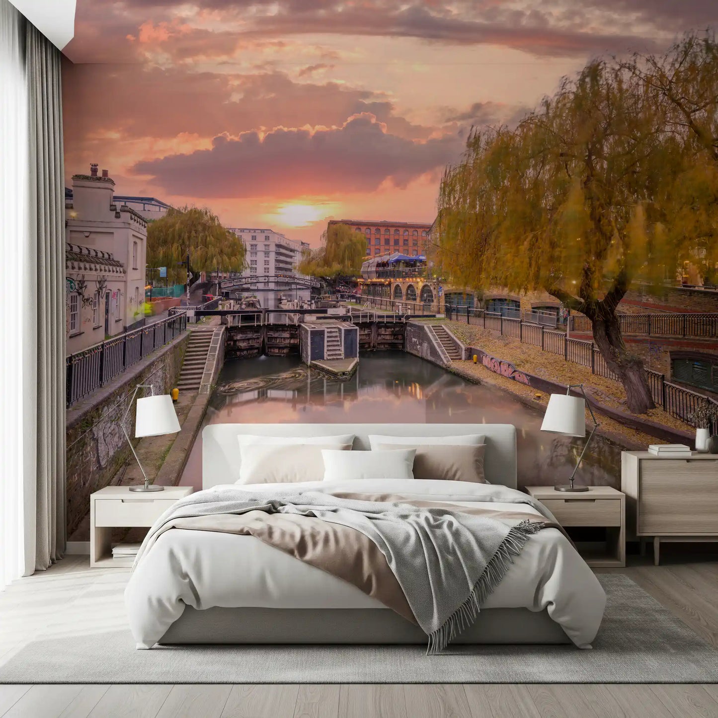 Fresque murale panoramique « Chapelle en pierre sombre dans un cimetière »