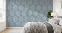 Boho-Gemälde – Abstrakte Mudcloth-Hexagone, ethnisches geometrisches Muster, Jeansjacke-Blau, Tapete