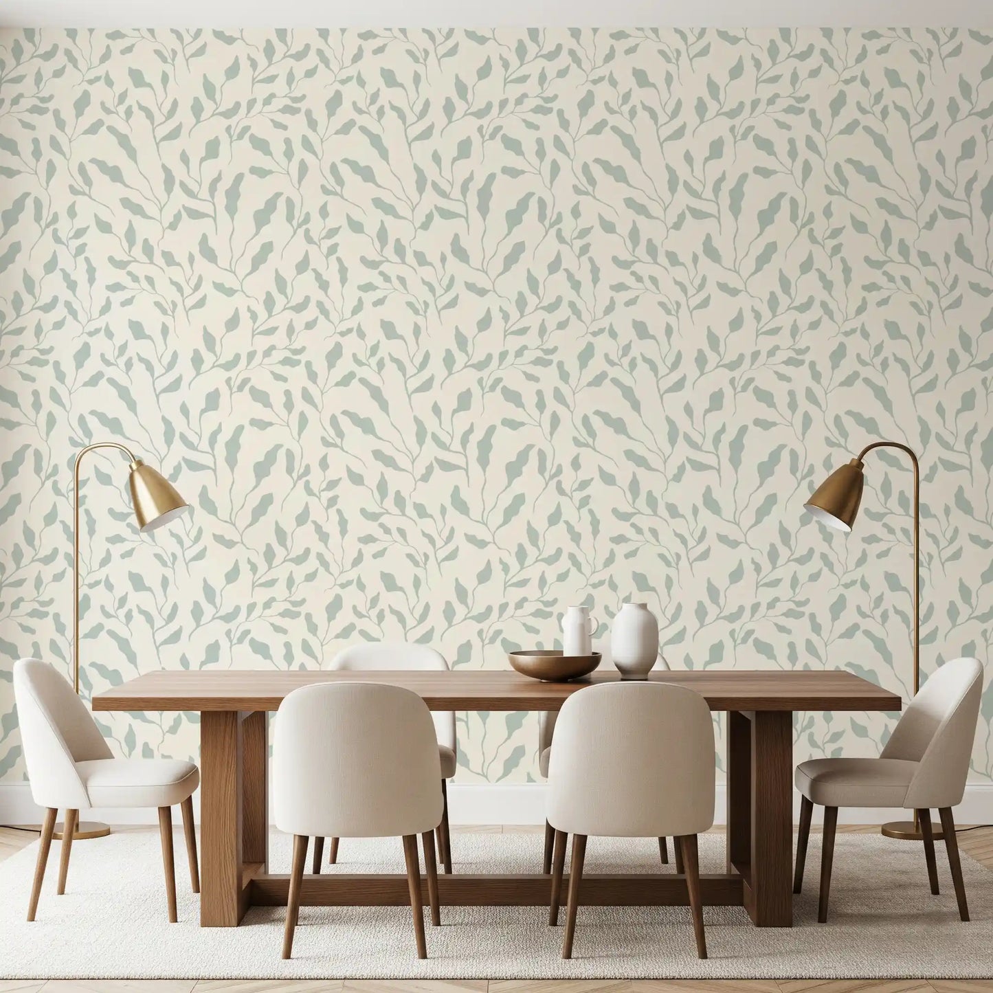 Papel de parede com padrão repetido de folhas em creme e verde-sálvia