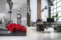 Karmosinrøde blomster i det centrale London – vægmaleri