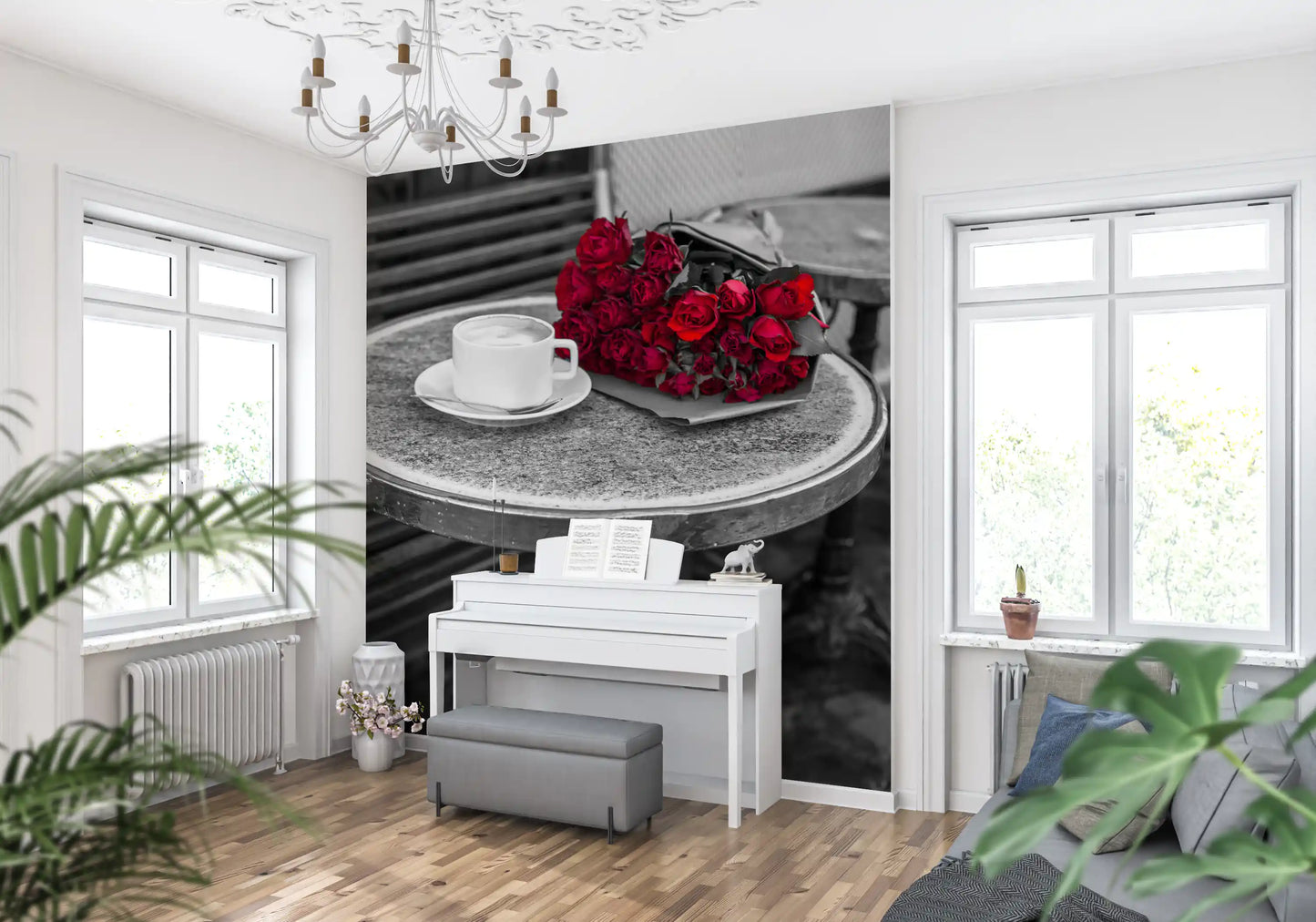 Vægmaleri med purpurrøde blomster ved et bistrobord