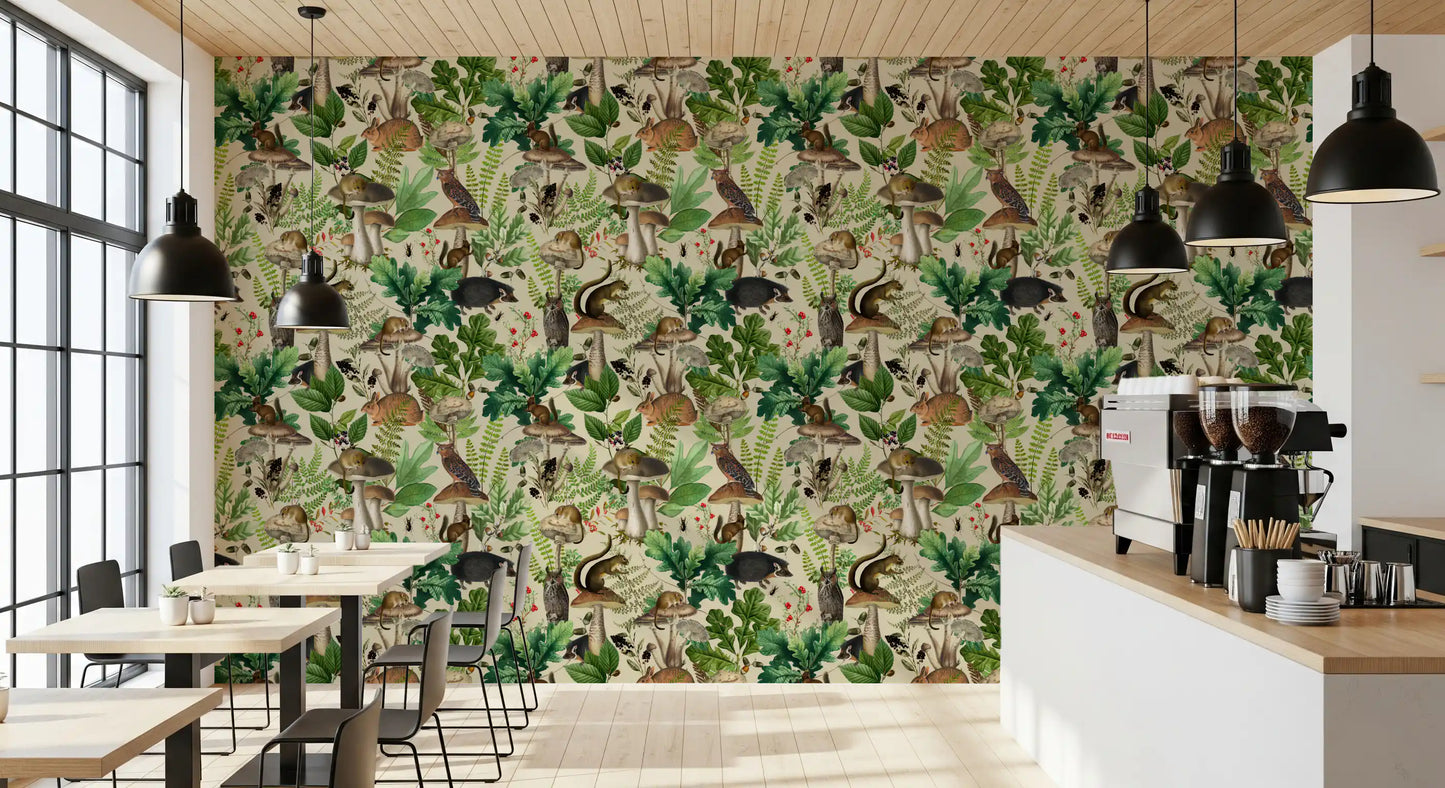 Fortryllet tapet med skovens flora og fauna