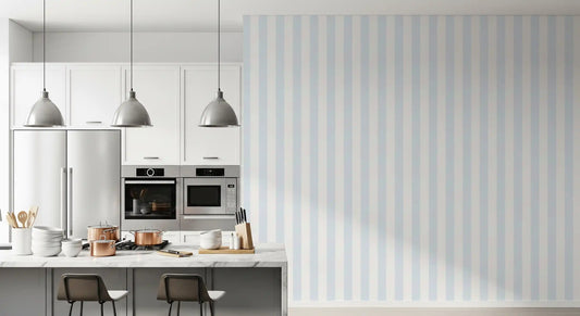 Papel pintado clásico de rayas verticales en tonos pastel
