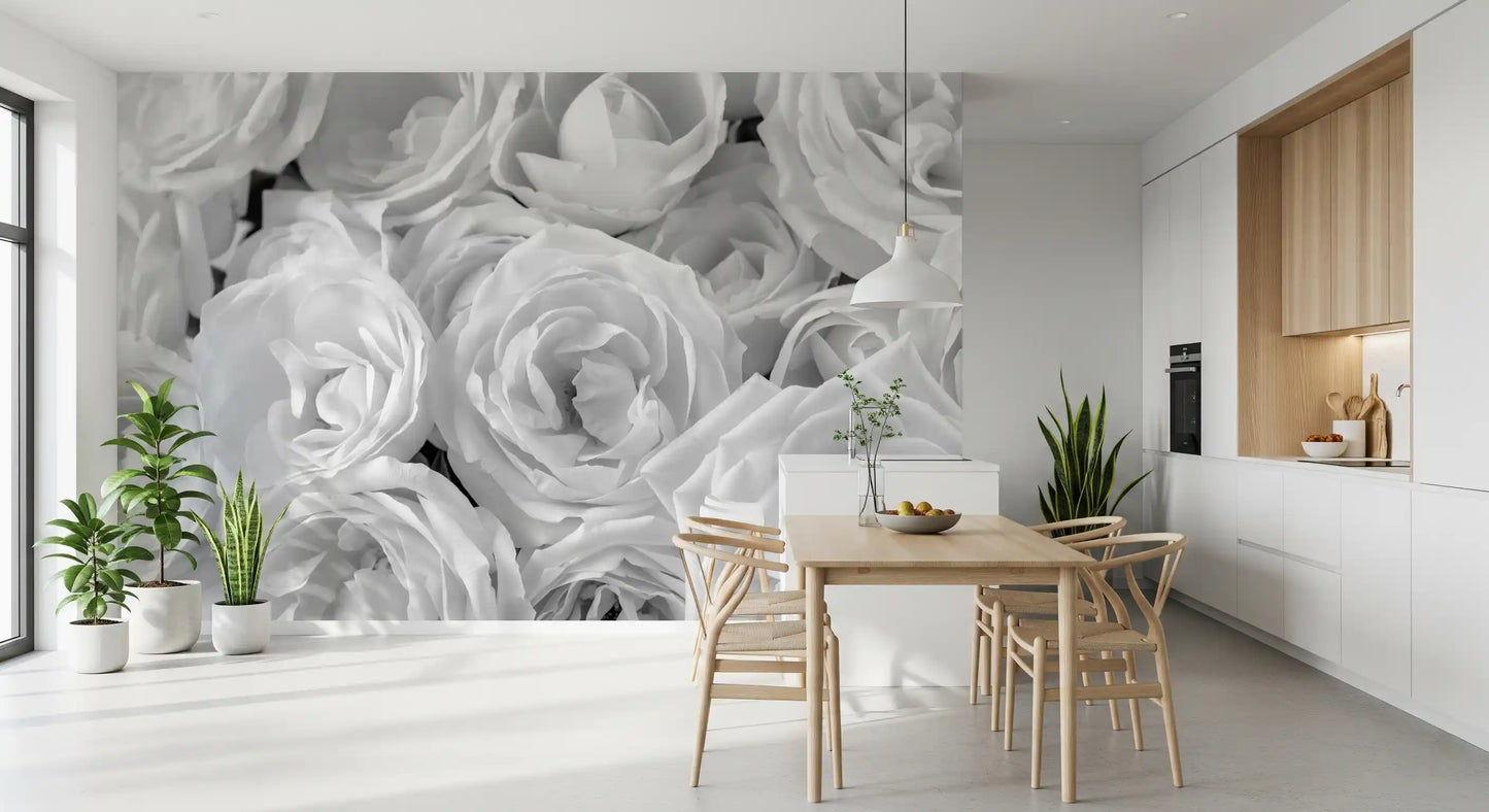 Superposition abstraite de pétales monochromes en panoramique mural