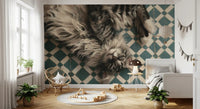 Mural de pared de un maine coon descansando sobre azulejos geométricos