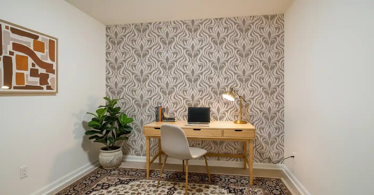 Botanische Damasttapete in Creme und Beige