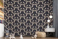 Minimalistische Tapete mit floraler Symmetrie in Anthrazit