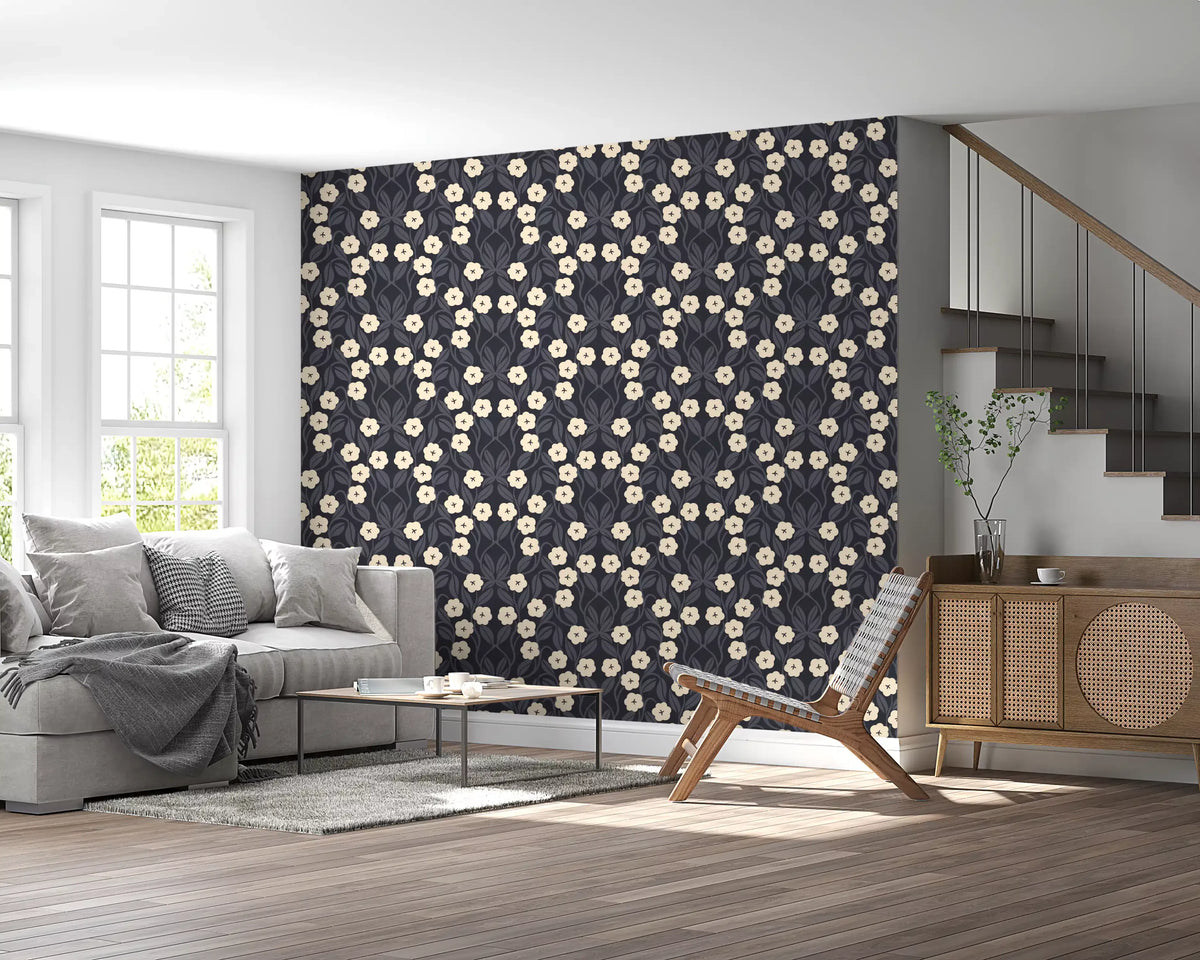 Minimalistische Tapete mit floraler Symmetrie in Anthrazit