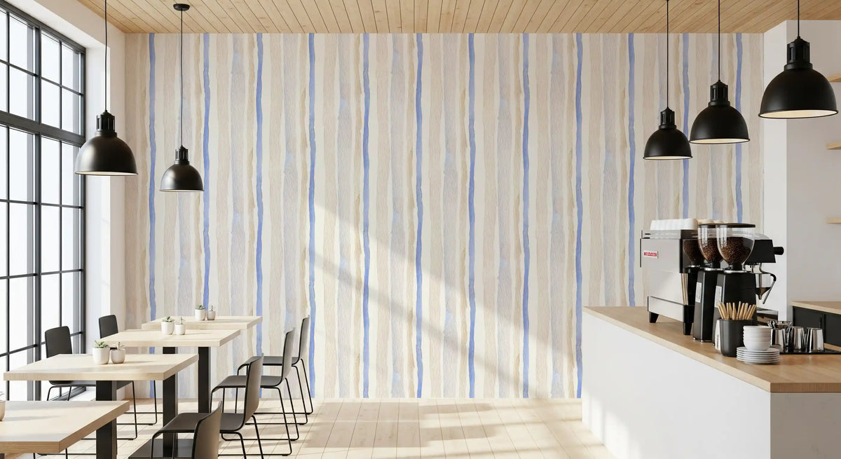 Behang met serene aquarelstrepen in blauw en beige⁠