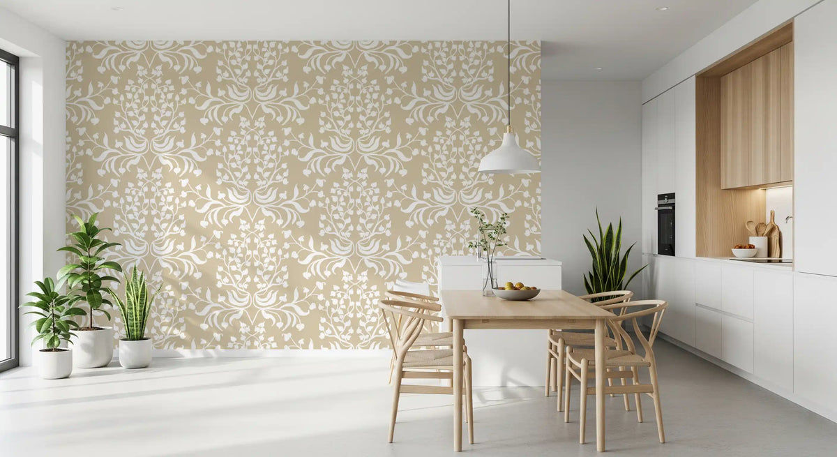 Tapete mit Damast-Silhouette in Creme und Weiß