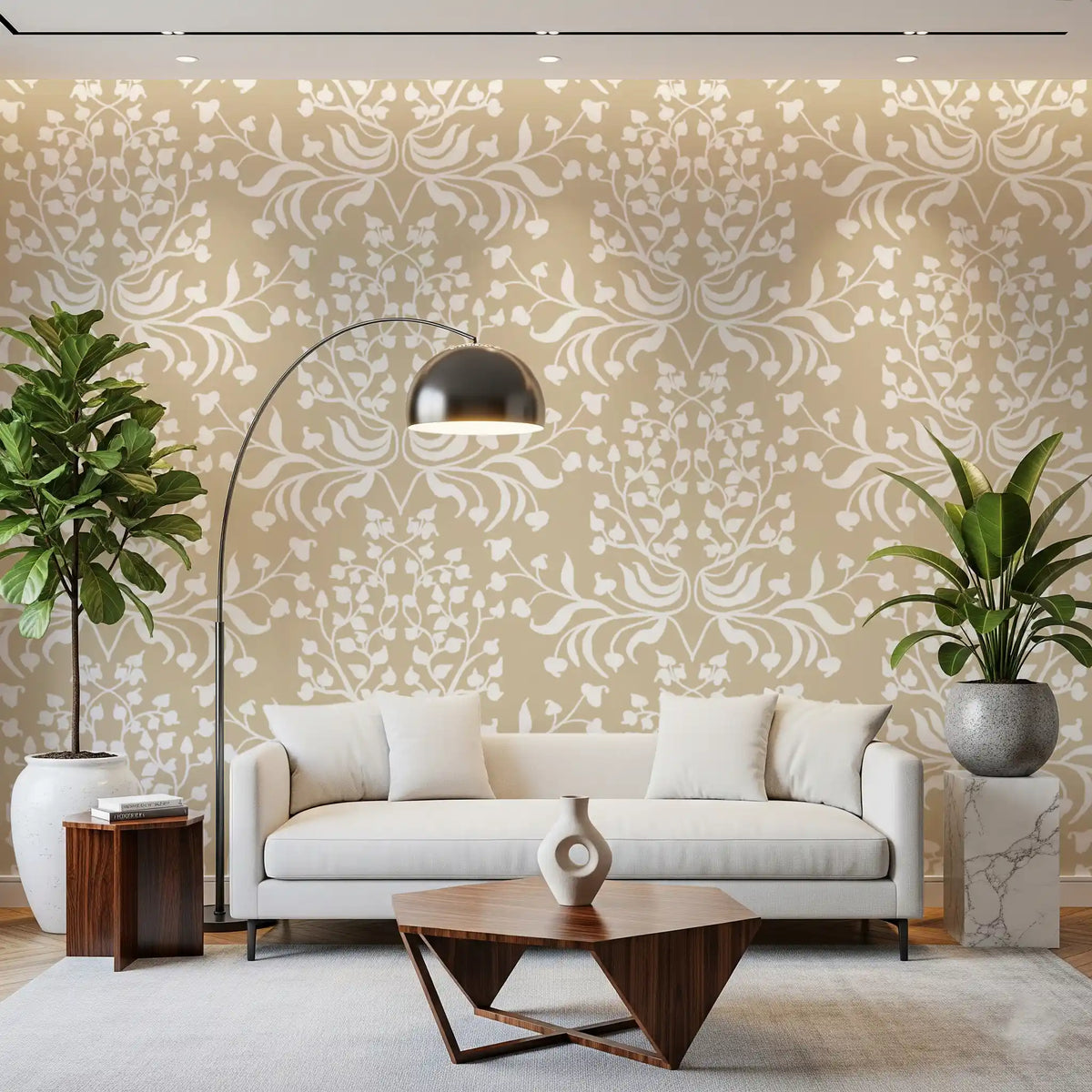 Tapete mit Damast-Silhouette in Creme und Weiß